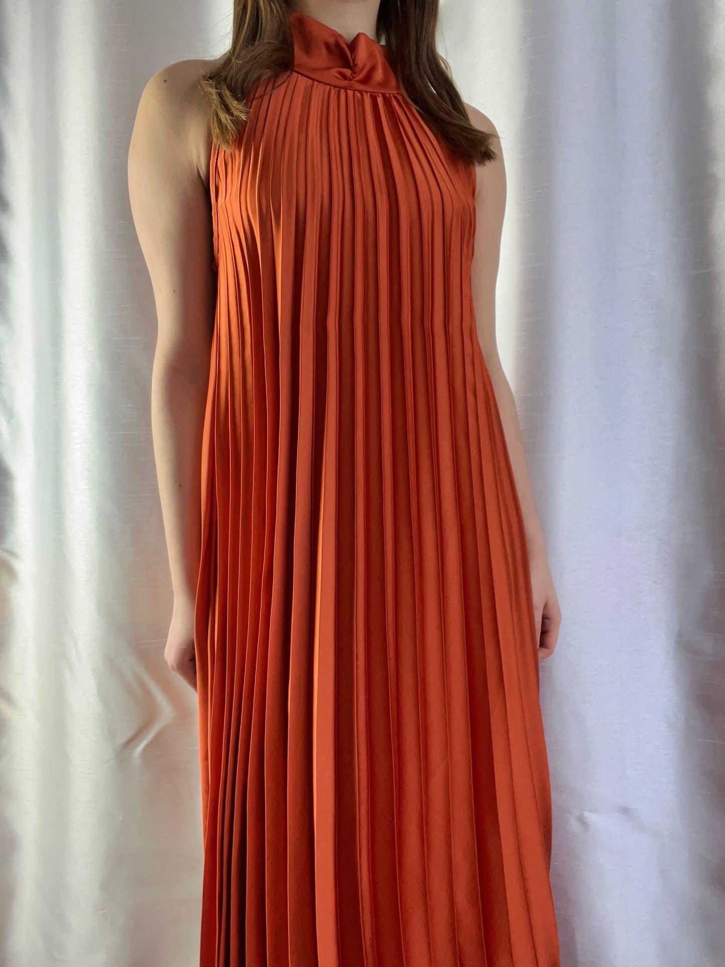 Robe longue plissée sans manches orange